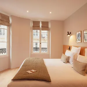 ** Otel Tinah Paris, Champs Elysees Fransa